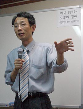 한미FTA와 경제성장은 아무런 상관이 없다고 말하는 정태인 전 비서관. 